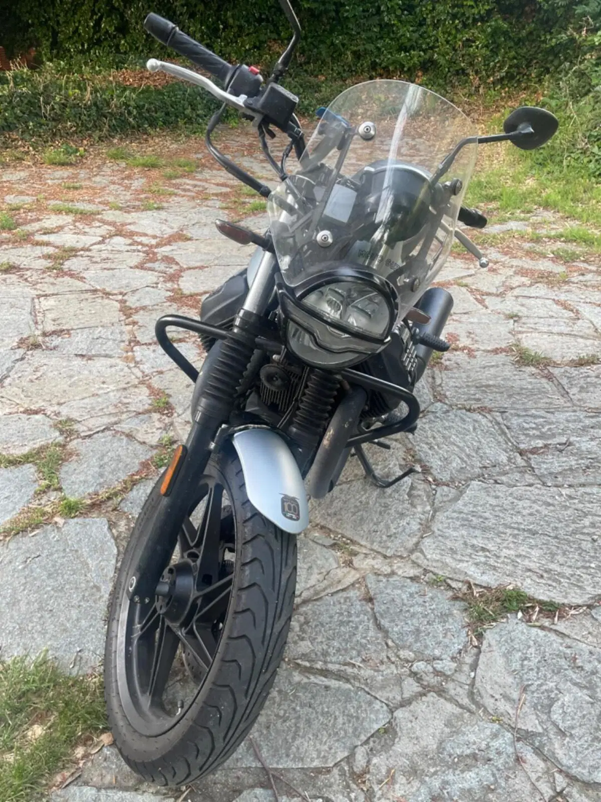 Moto Guzzi V7 Stone (2021 - 24) (3)