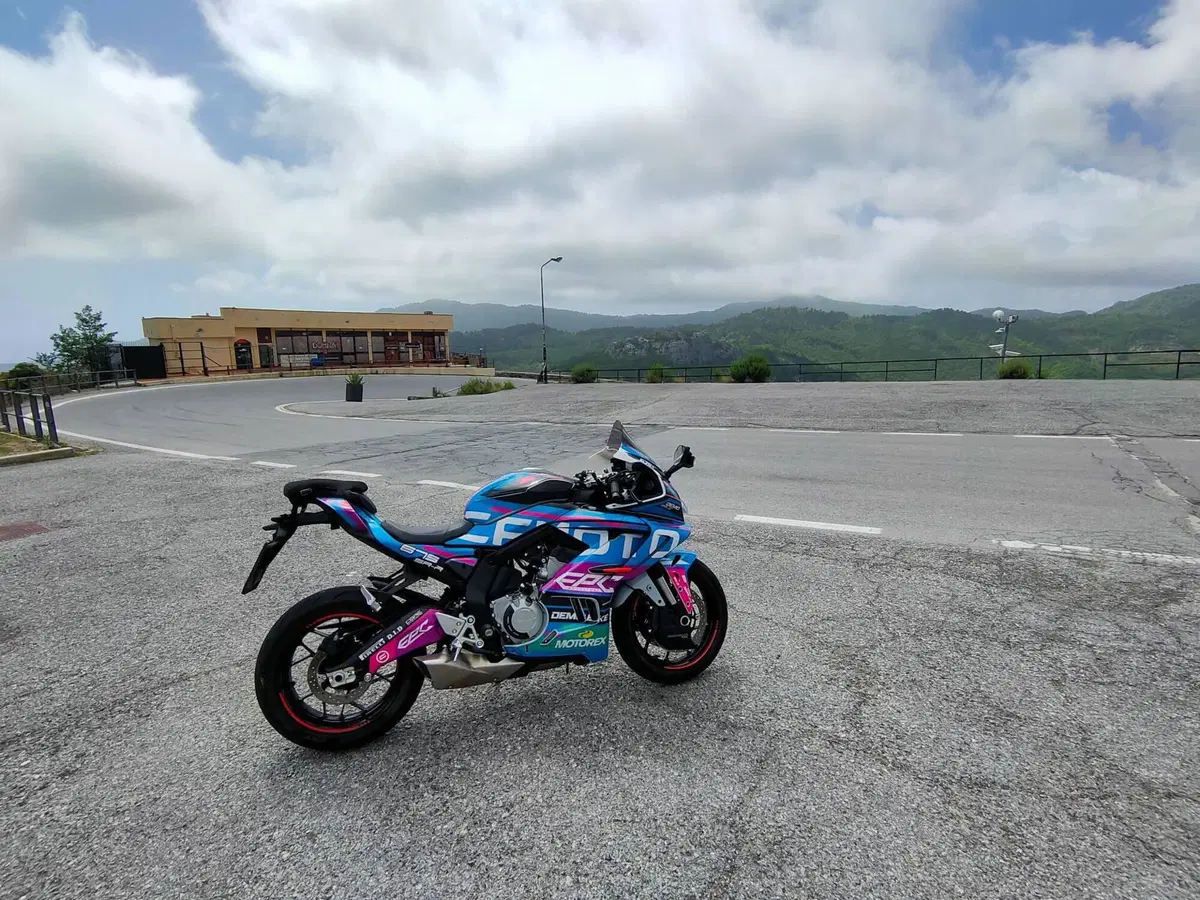 CFMOTO 675SR-R (2025 - 26)