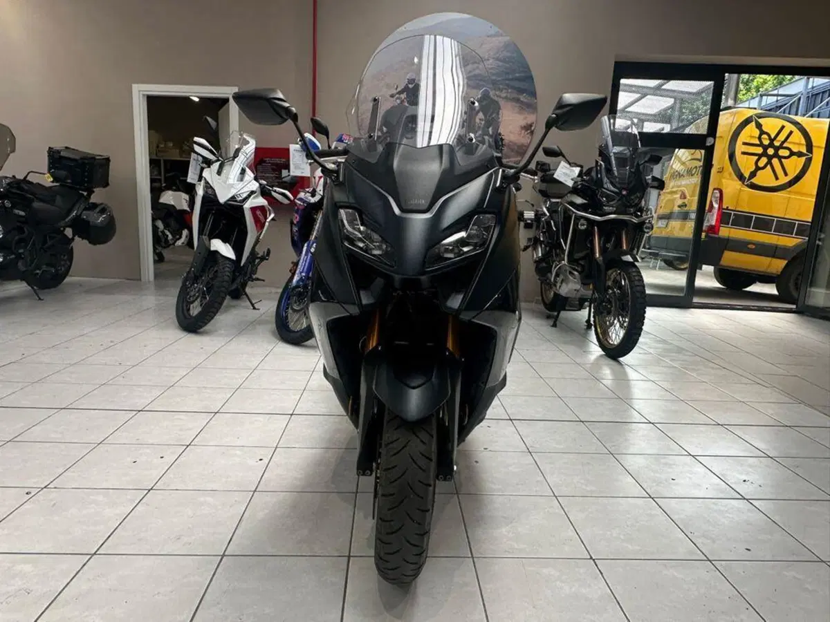 Yamaha T-Max 560 Tech Max (2022 - 24) (2)