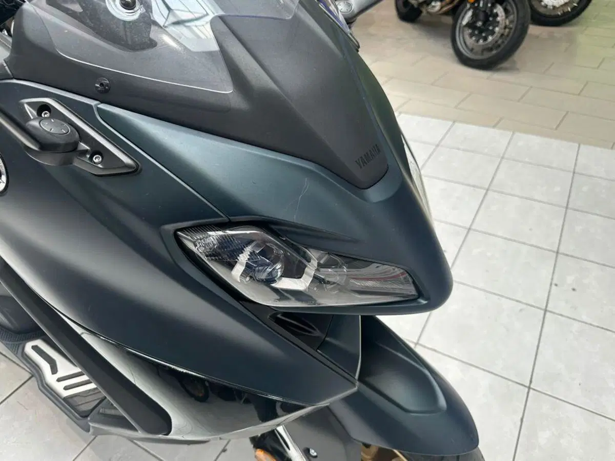 Yamaha T-Max 560 Tech Max (2022 - 24) (4)