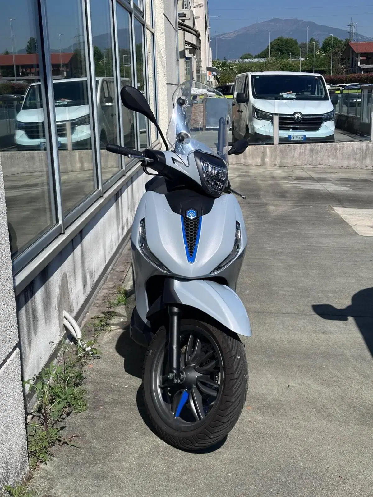 Piaggio Beverly 400 S (2025 - 26) (3)