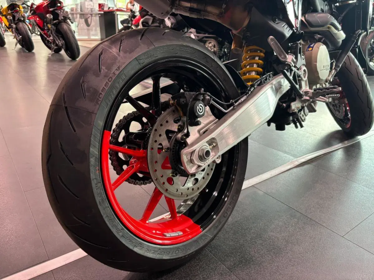 Ducati Hypermotard 698 Mono RVE (2024 - 26) (5)