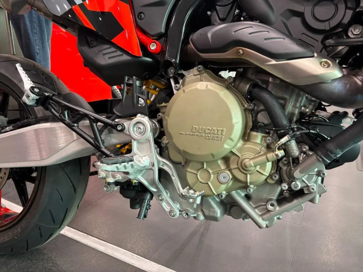 Ducati Hypermotard 698 Mono RVE (2024 - 26) (6)