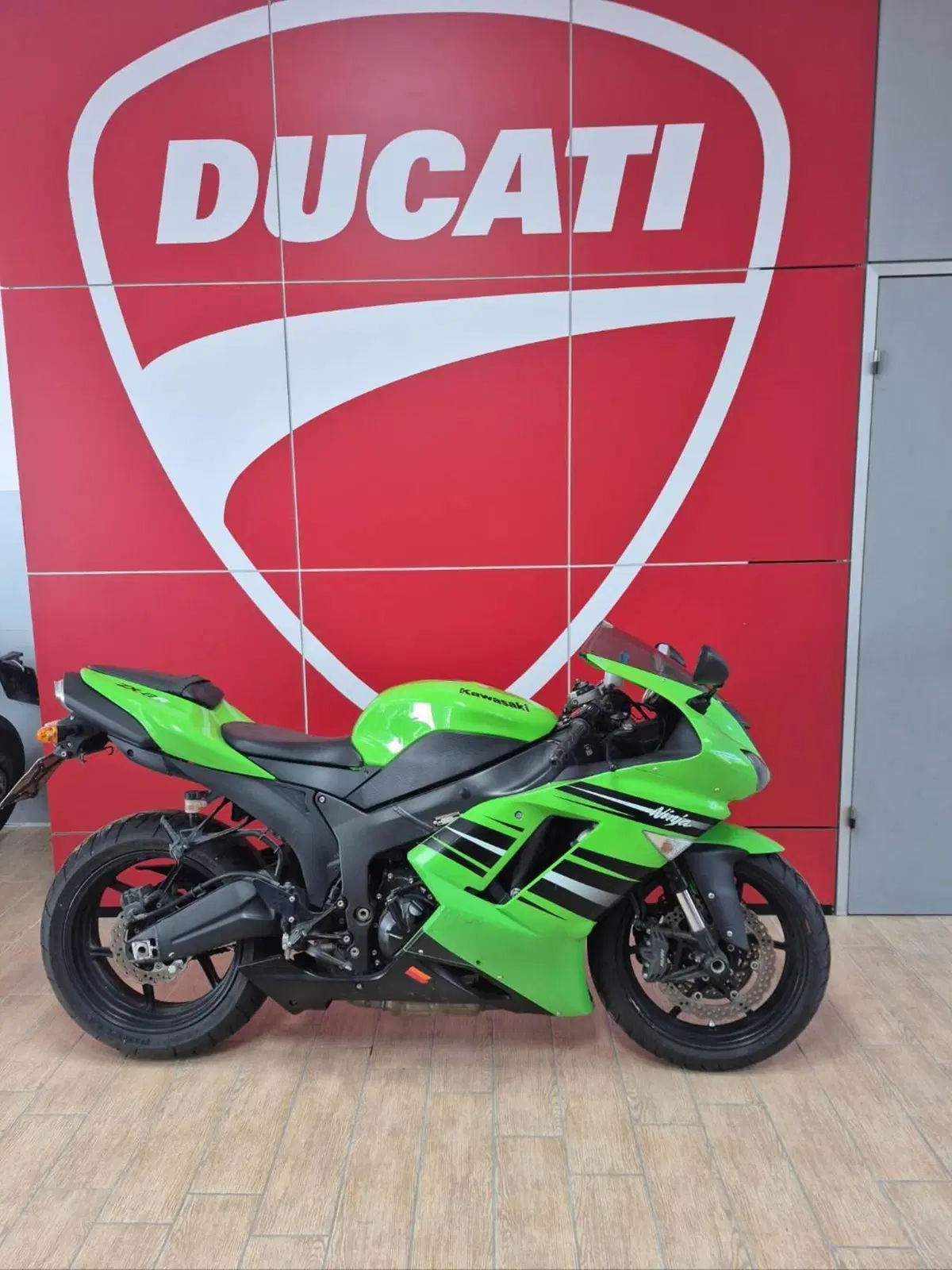 Kawasaki Ninja 600 ZX-6R (2009 - 16) (2)