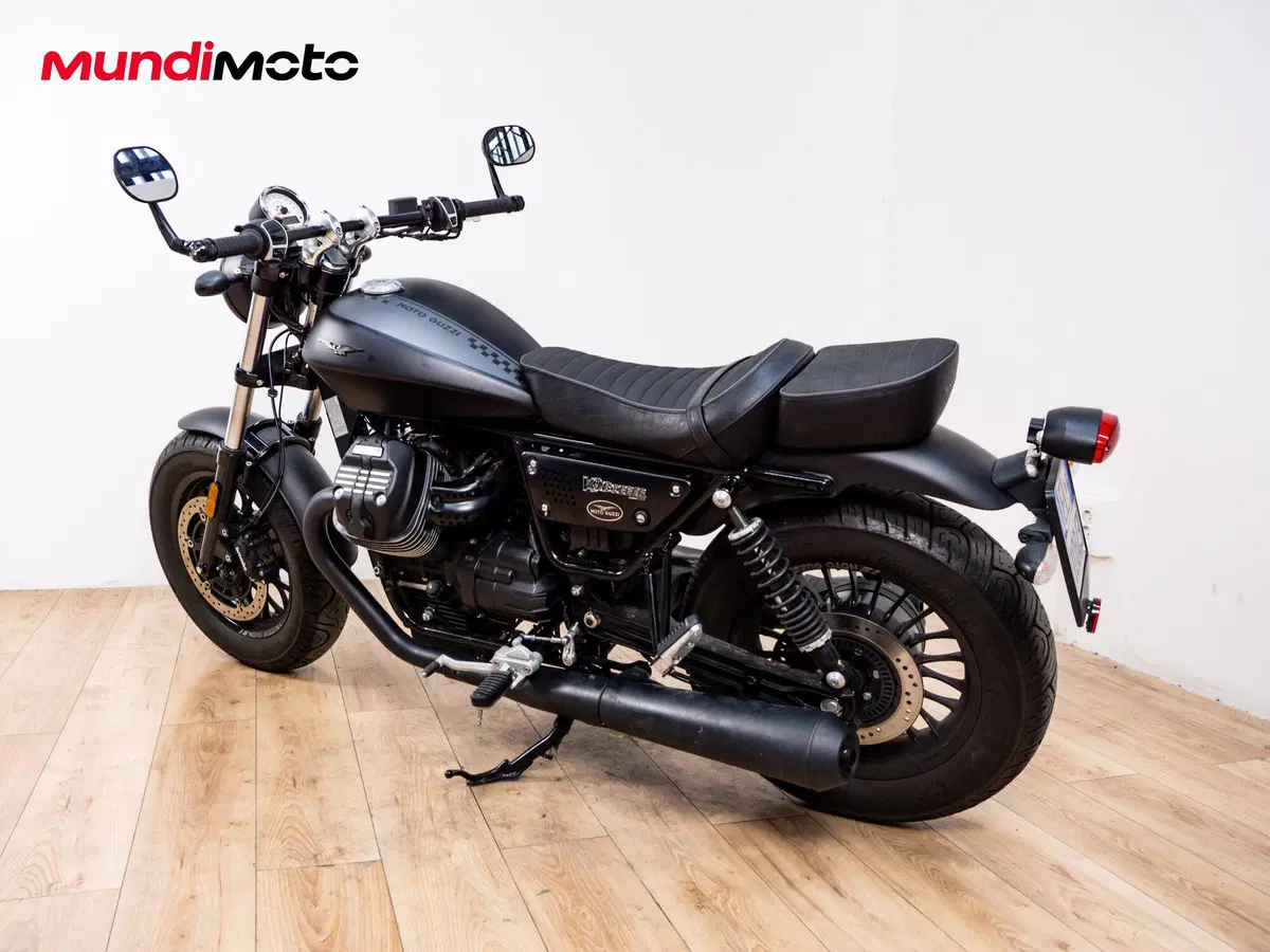 Moto Guzzi V9 Bobber (2021 - 25) (7)