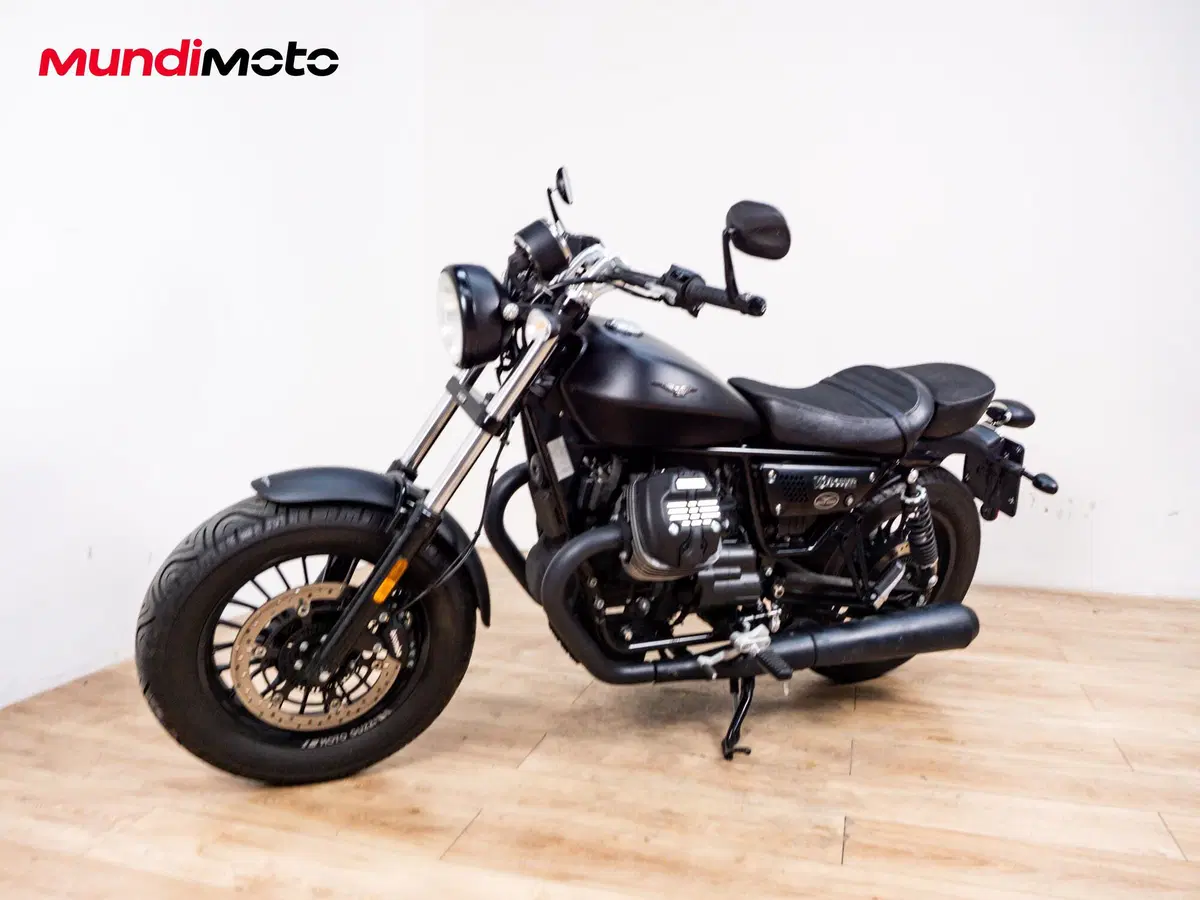 Moto Guzzi V9 Bobber (2021 - 25) (8)