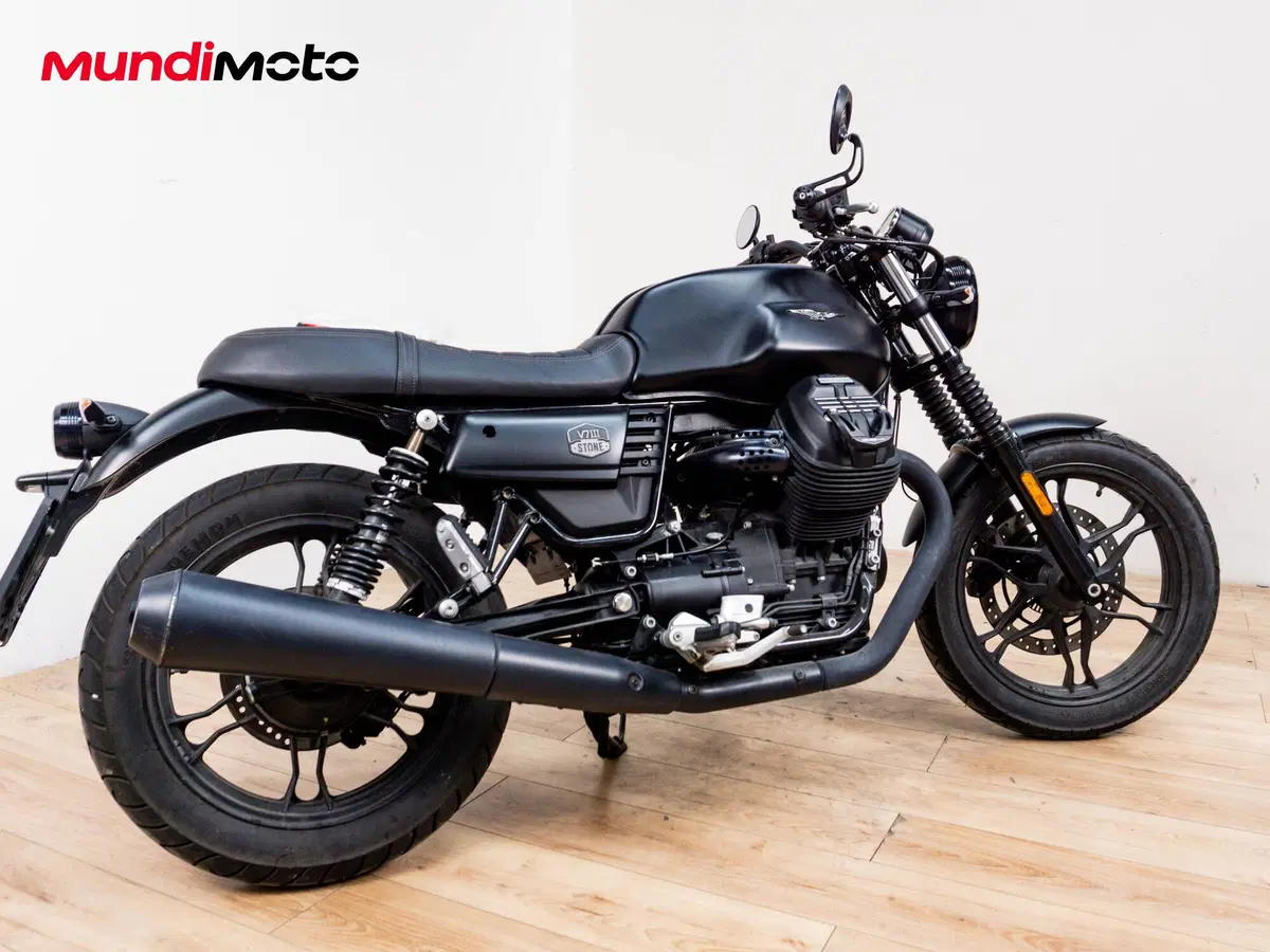 Moto Guzzi V7 III Stone Night Pack (2019 - 20) (3)