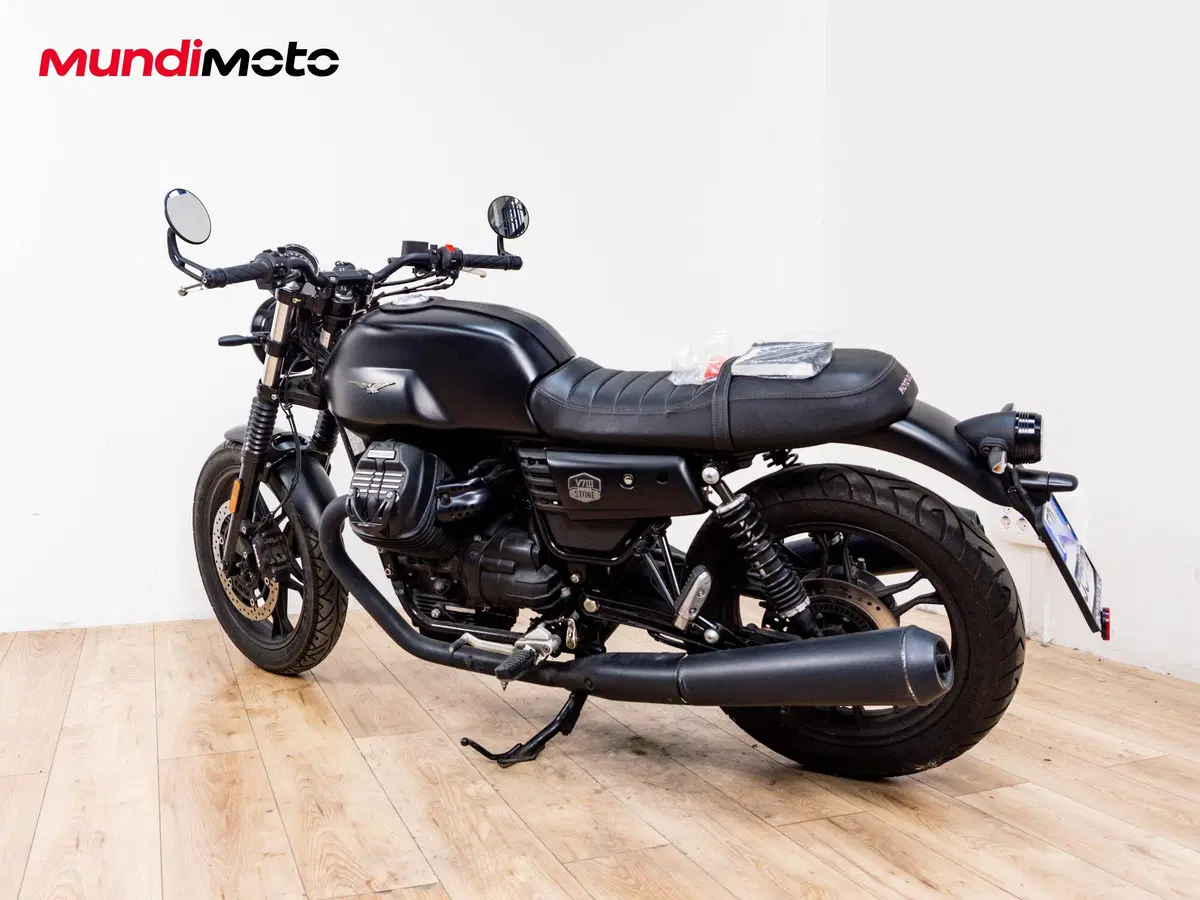Moto Guzzi V7 III Stone Night Pack (2019 - 20) (7)