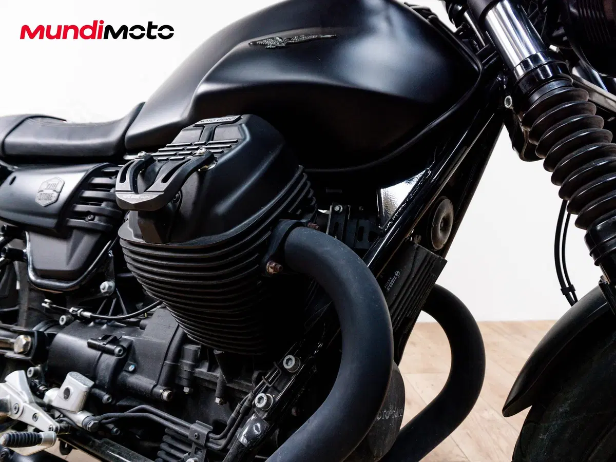 Moto Guzzi V7 III Stone Night Pack (2019 - 20) (5)
