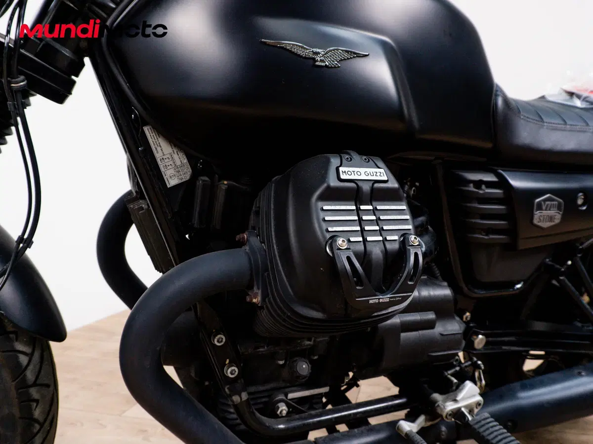 Moto Guzzi V7 III Stone Night Pack (2019 - 20) (9)