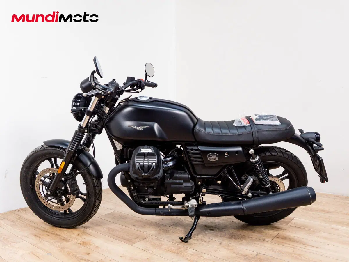 Moto Guzzi V7 III Stone Night Pack (2019 - 20) (6)