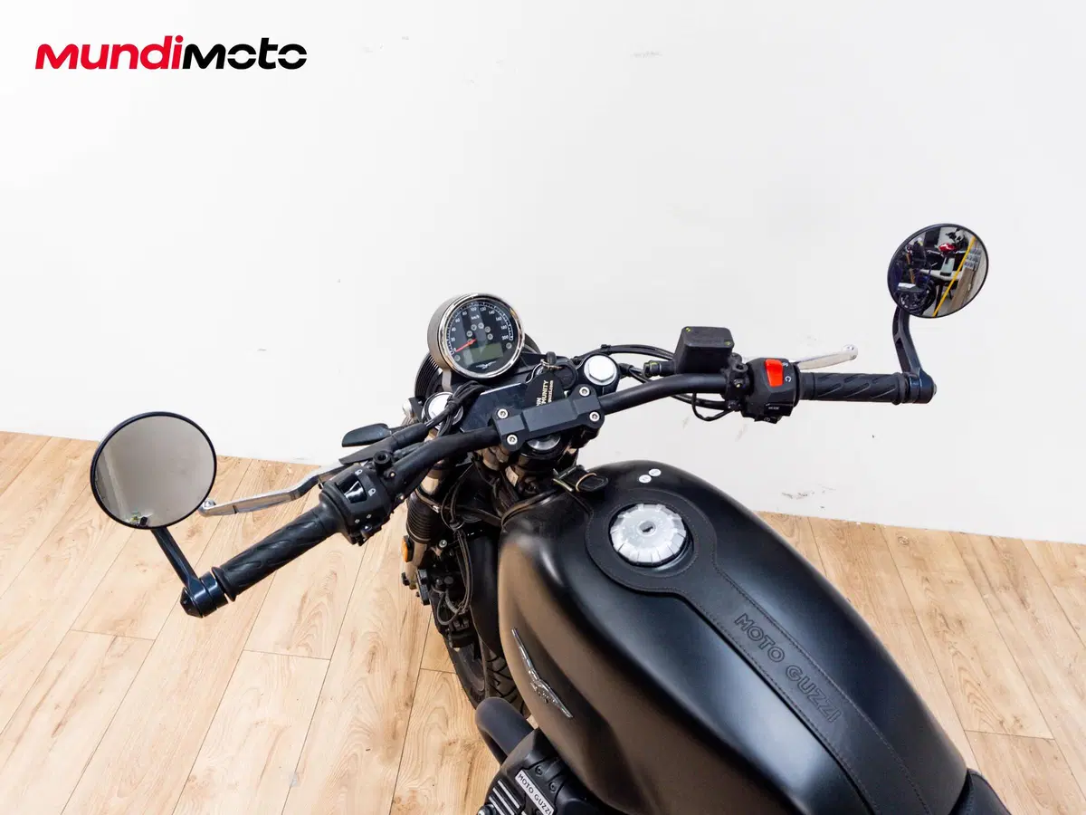 Moto Guzzi V7 III Stone Night Pack (2019 - 20) (11)
