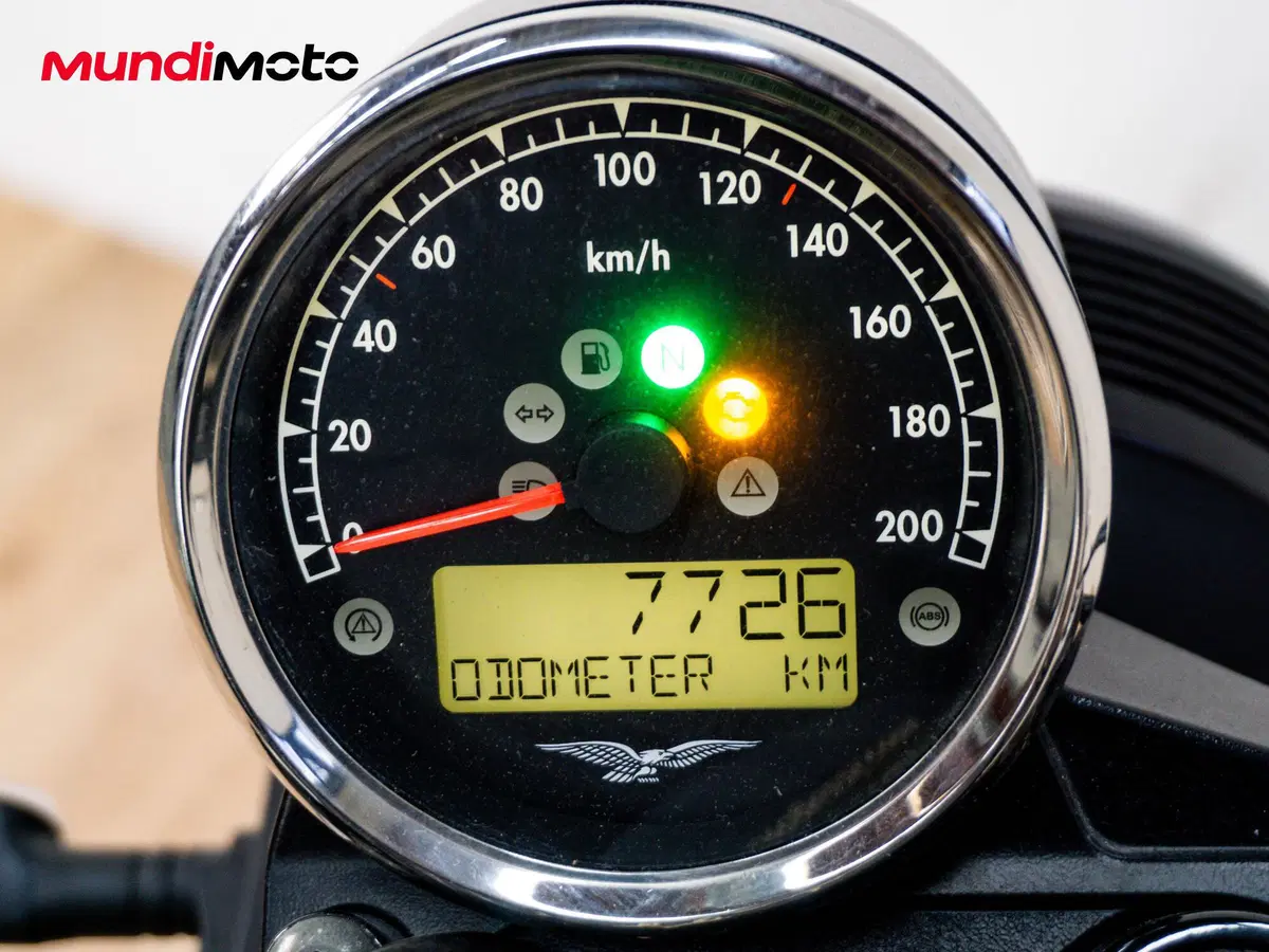 Moto Guzzi V7 III Stone Night Pack (2019 - 20) (12)