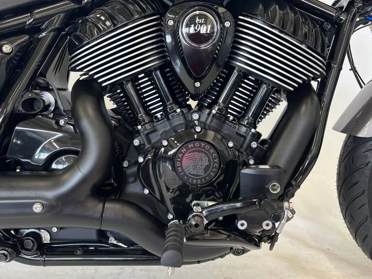 Indian Chief 1890 Bobber Dark Horse (2021 - 26) (3)