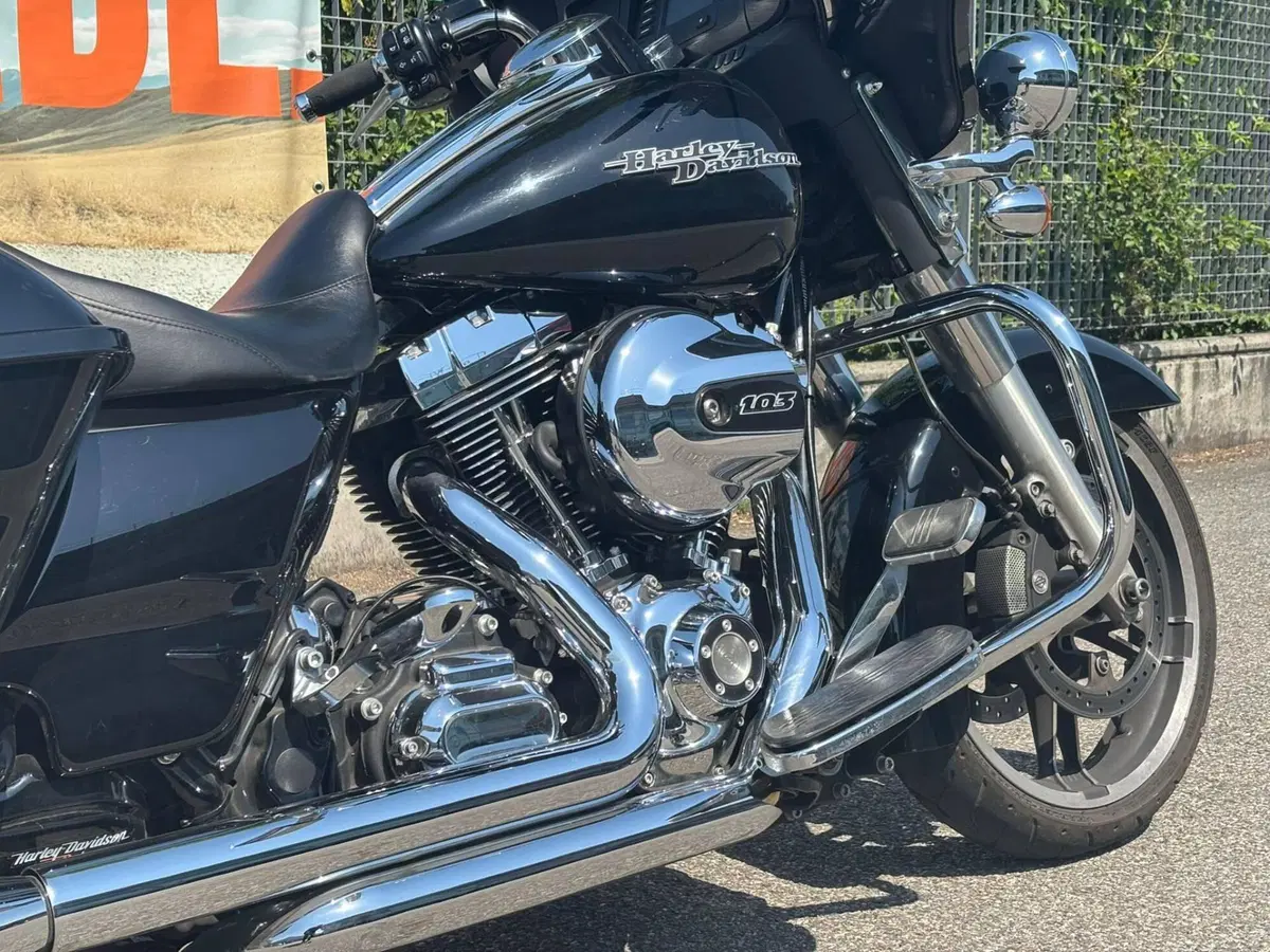 Harley-Davidson 1690 Street Glide Special (2014 - 16) - FLHX (2)