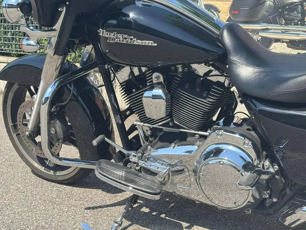 Harley-Davidson 1690 Street Glide Special (2014 - 16) - FLHX (11)