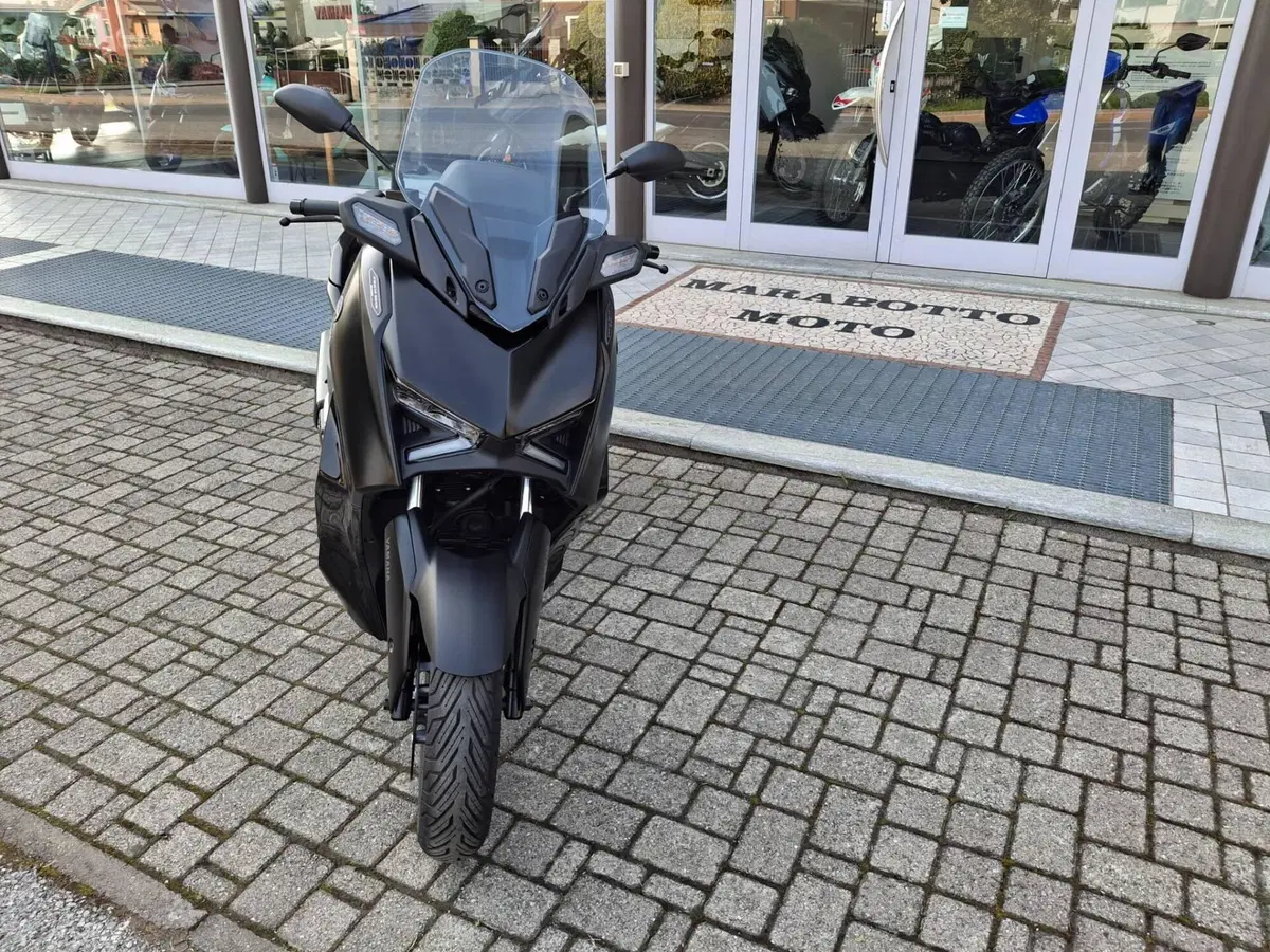 Yamaha X-Max 300 Tech Max (2021 - 24) (2)