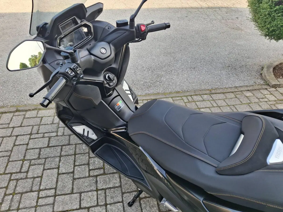 Yamaha X-Max 300 Tech Max (2021 - 24) (4)