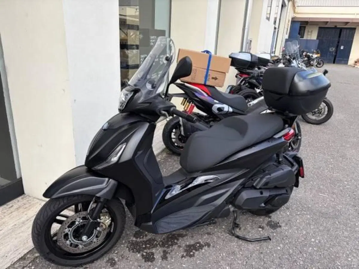 Piaggio Beverly 400 ABS-ASR (2021 - 24) (2)