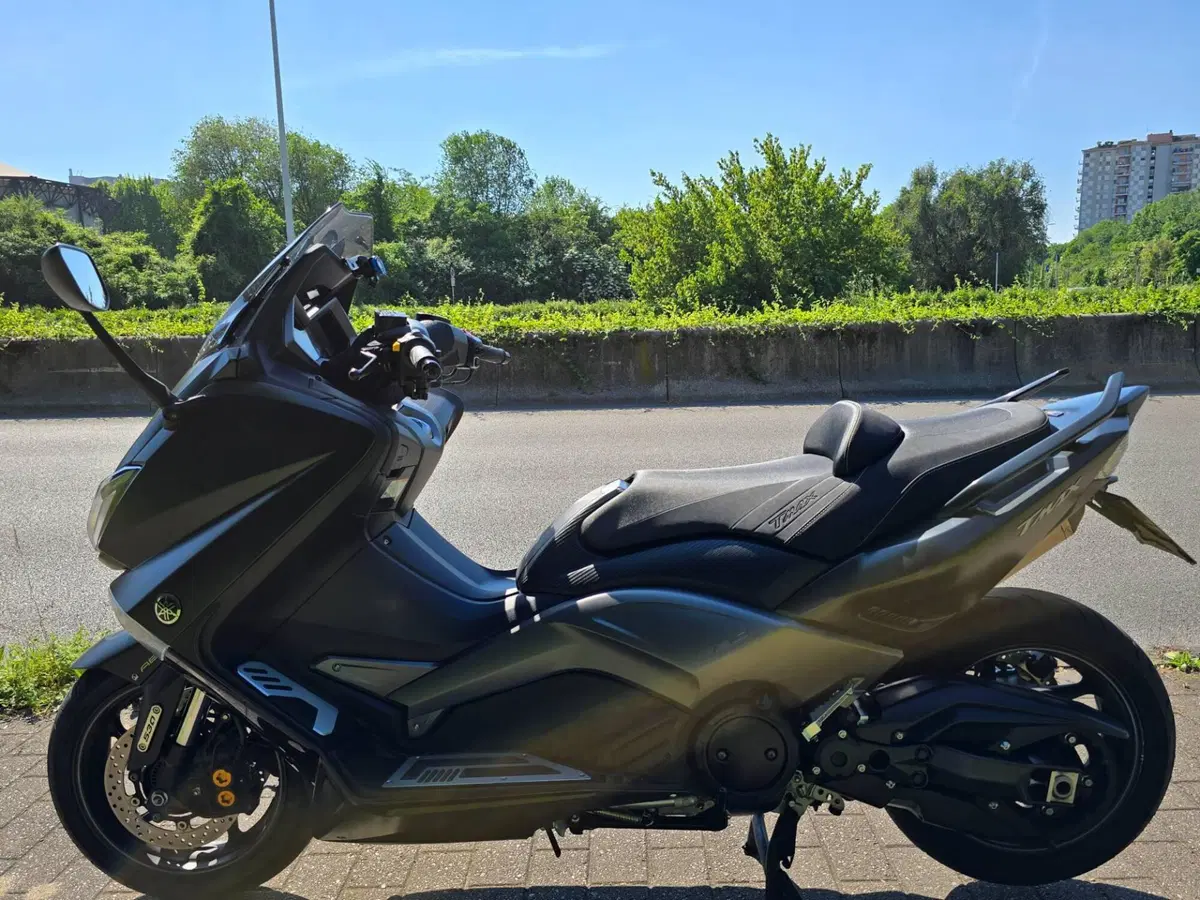 Yamaha T-Max 530 Iron Max ABS (2014 - 17) (2)