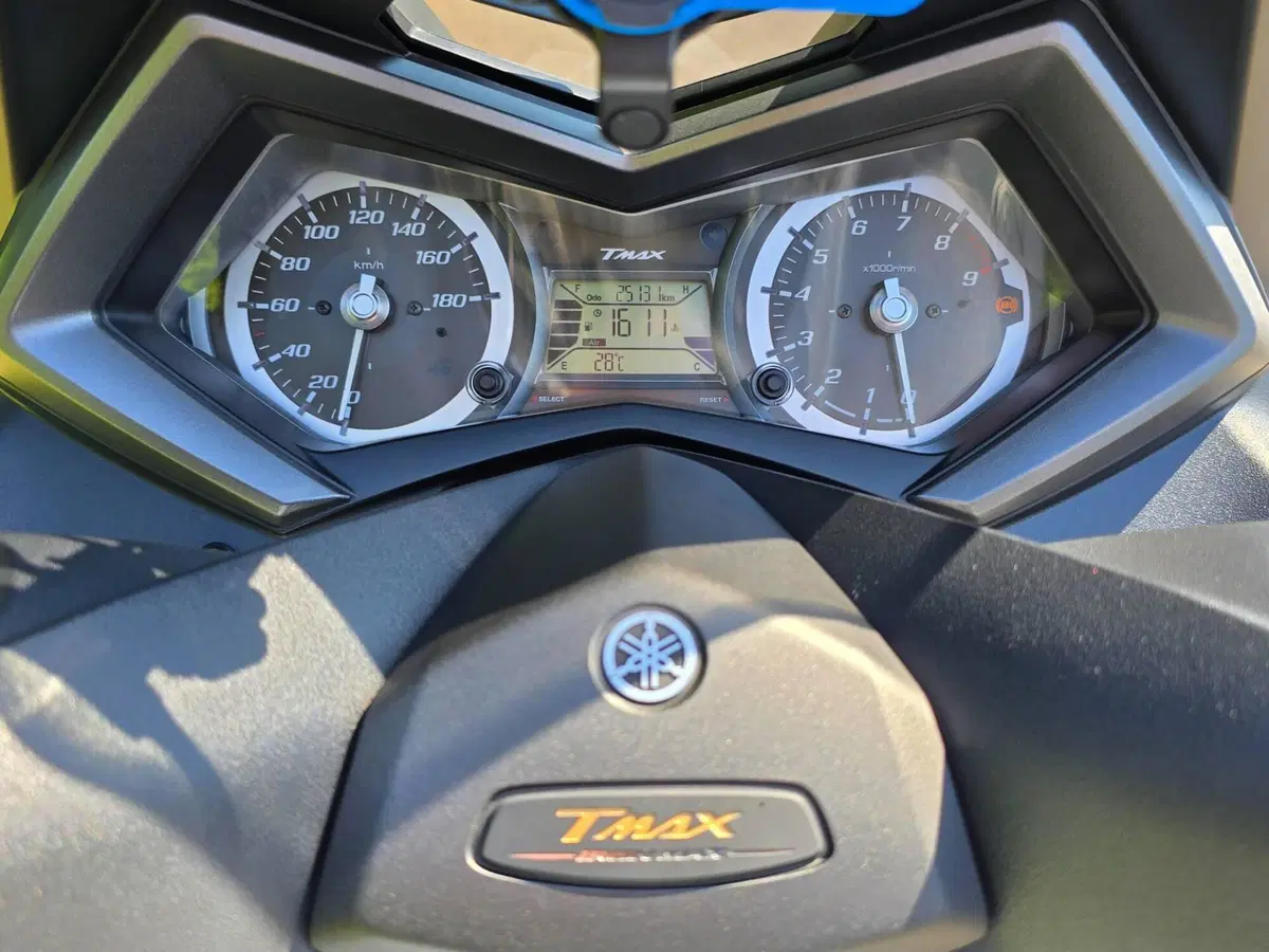 Yamaha T-Max 530 Iron Max ABS (2014 - 17) (4)