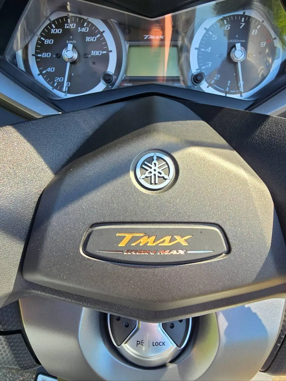 Yamaha T-Max 530 Iron Max ABS (2014 - 17) (15)