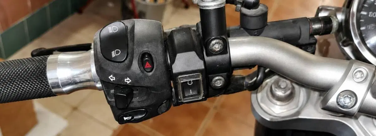 Yamaha MT-01 (2005- 11) (7)