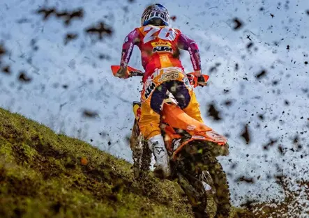 #Unrestricted, l'inchiesta che punta il dito sulle moto: le enduro nel mirino delle emissioni