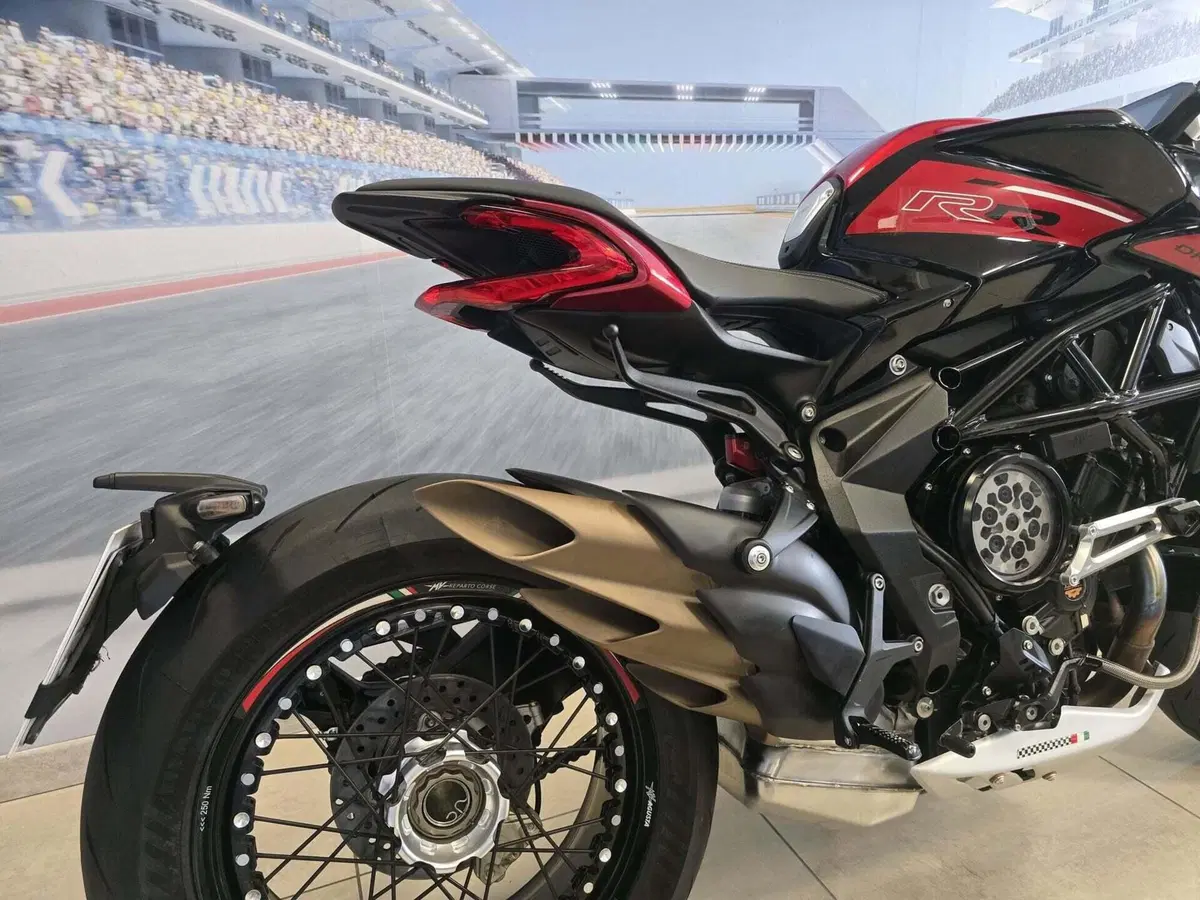 MV Agusta Dragster 800 RR SCS (2021 - 25) (20)
