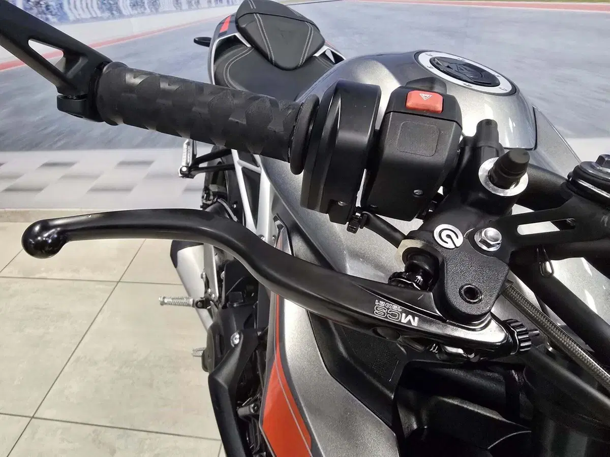 Triumph Street Triple 765 RS (2023 - 26) (12)
