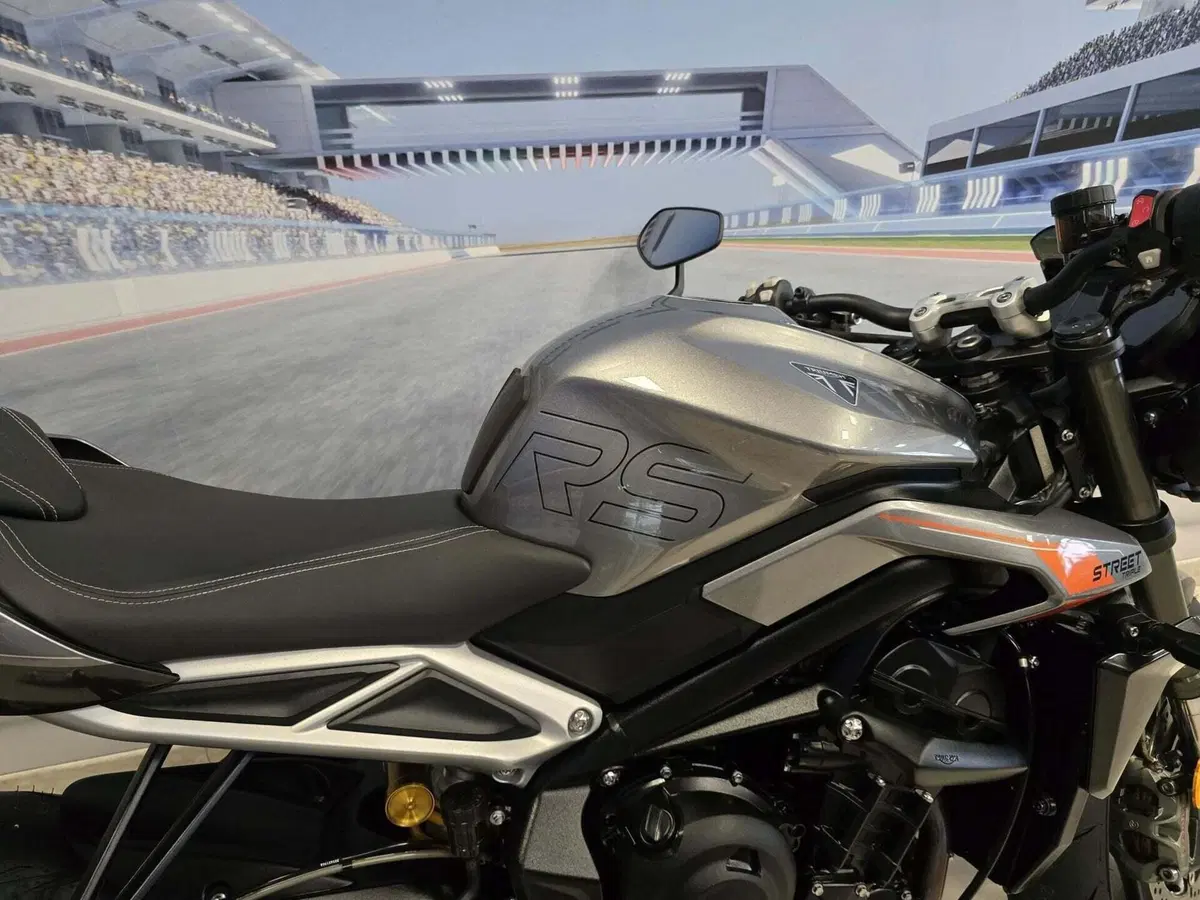 Triumph Street Triple 765 RS (2023 - 26) (17)