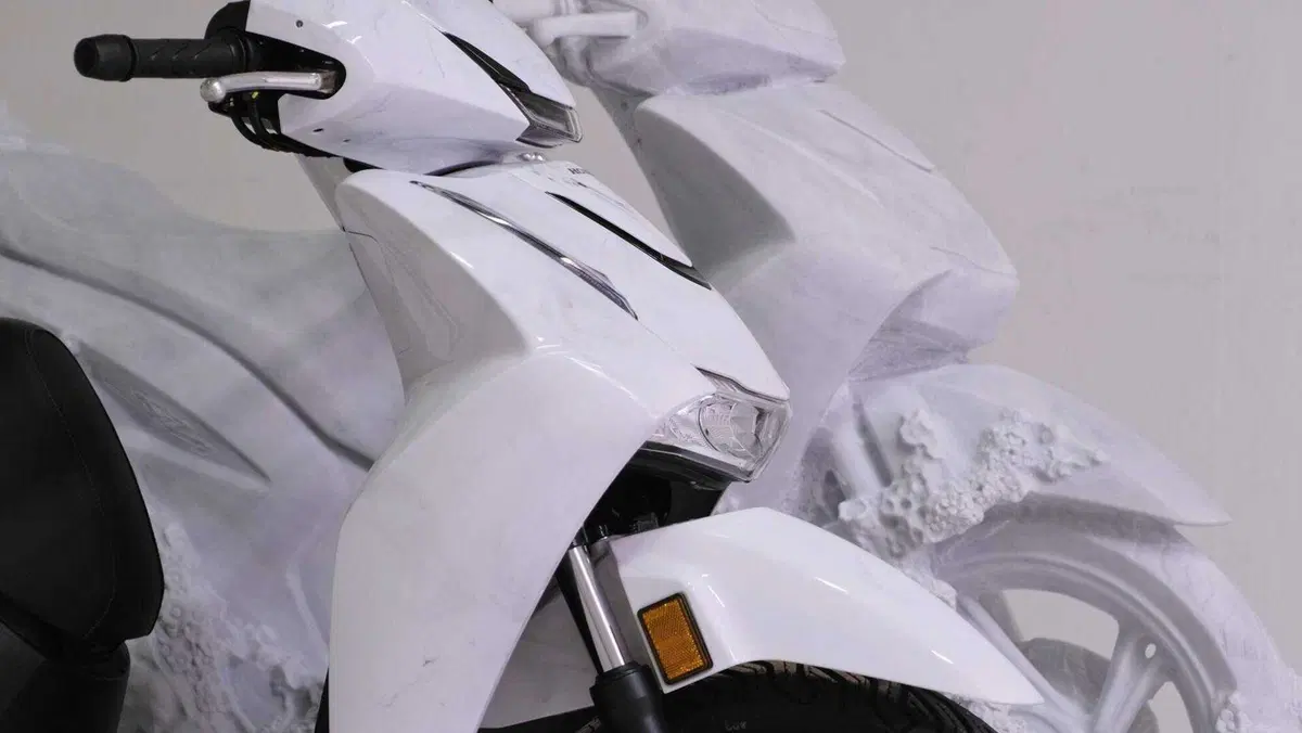 Honda: versione Marmo e scultura “Hanami” per 25 anni di SH125  (5)