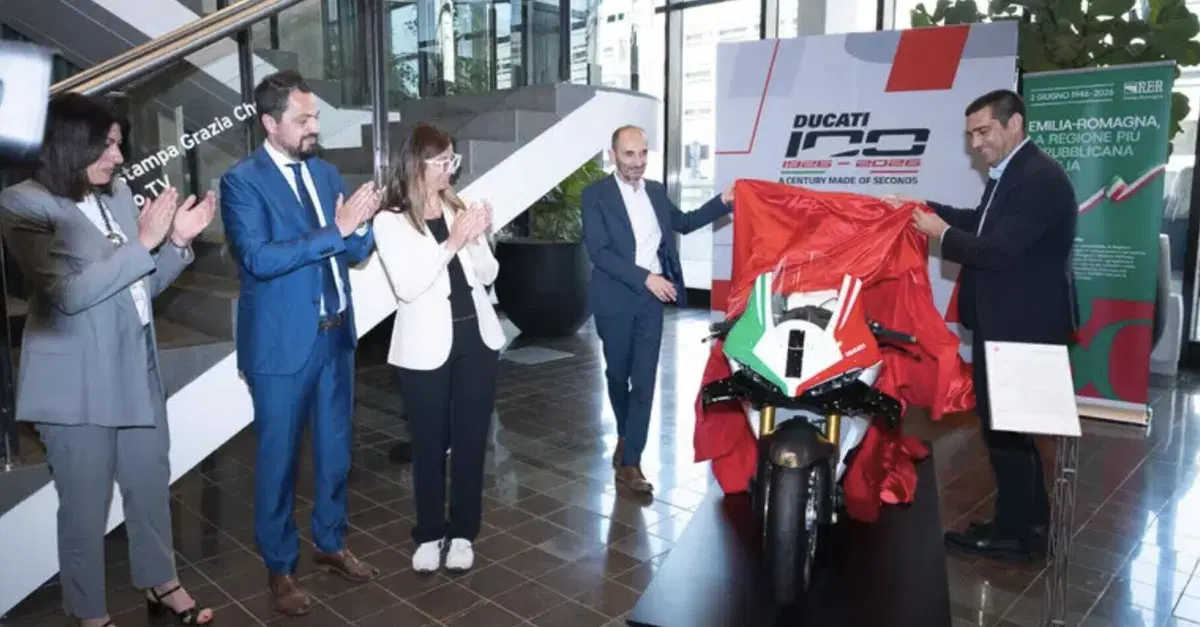 Panigale V4 Tricolore: Ducati celebra la Repubblica Italiana