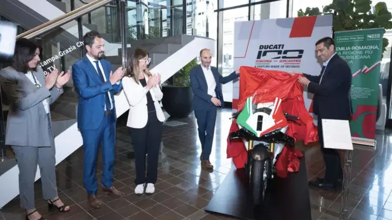 Panigale V4 Tricolore: Ducati celebra la Repubblica Italiana