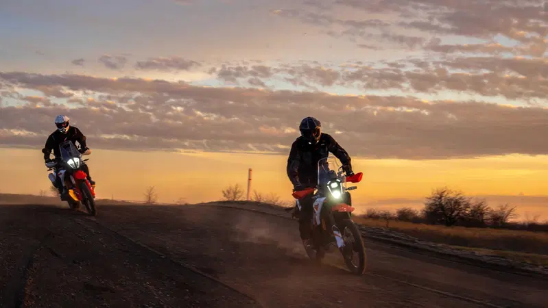 Sena Outlander: ecco il primo casco adventure con comunicazione integrata [GALLERY]