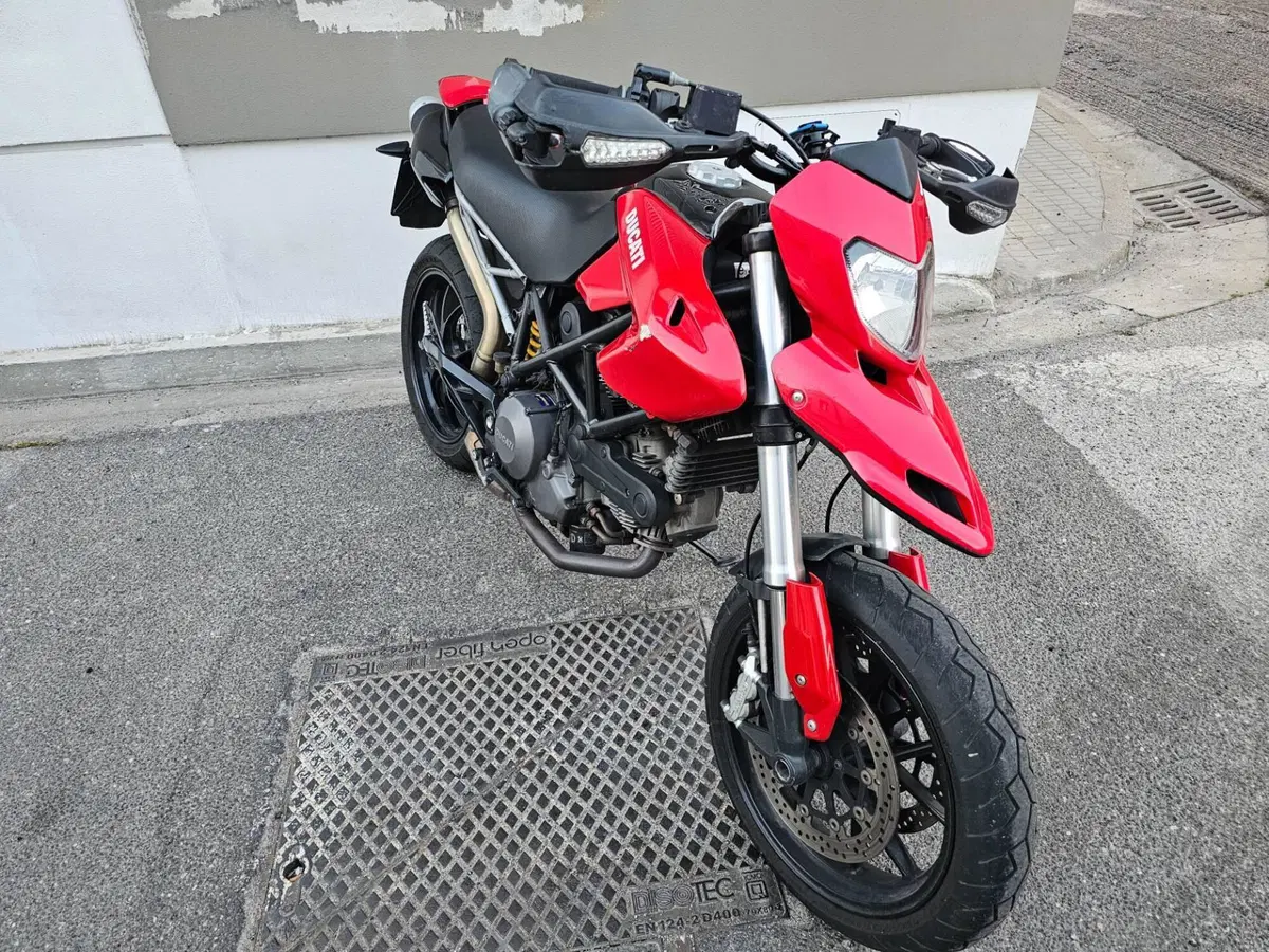 Ducati Hypermotard 796 (2012) (6)