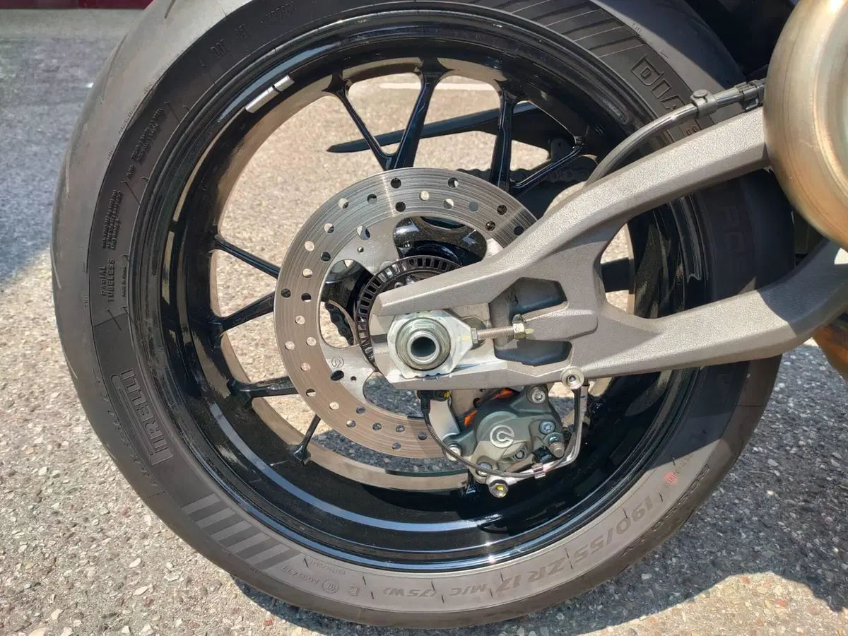 Ducati Streetfighter V2 S (2025 - 26) (8)