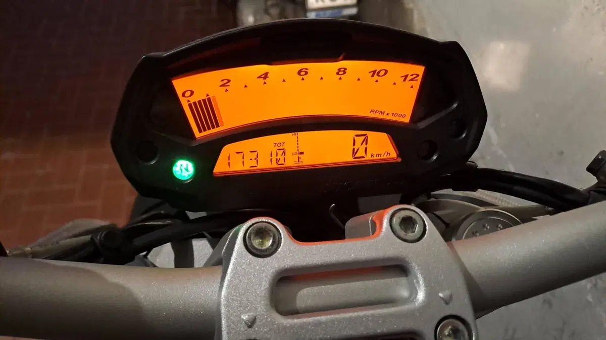 Ducati Monster 696 (2008 - 13) (4)
