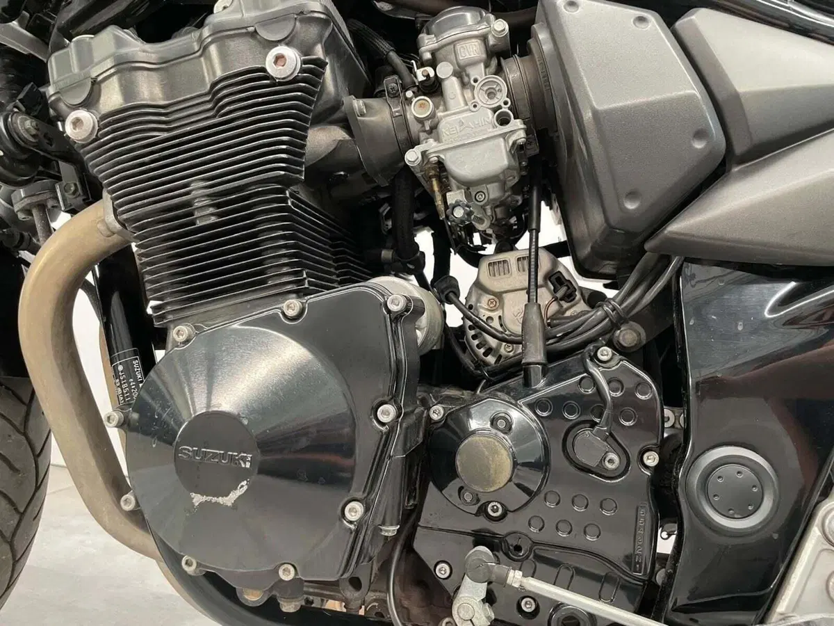 Suzuki GSF 650 Bandit S (2005 - 06) (4)