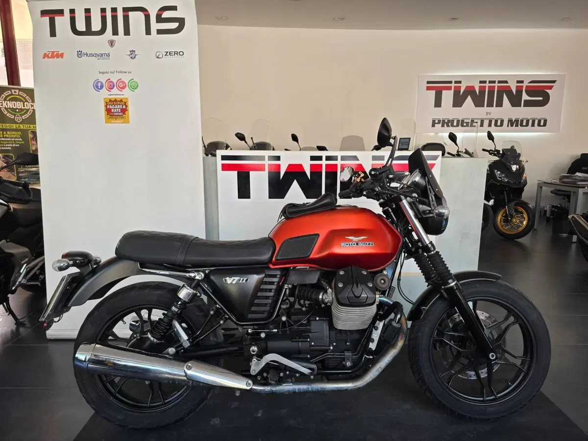 Moto Guzzi V7 II Stone (2015 - 17)