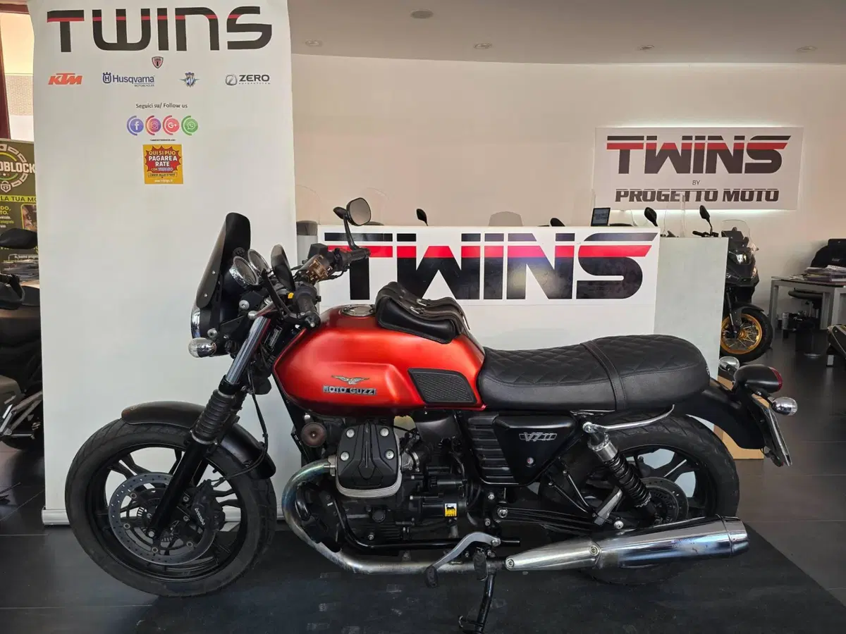 Moto Guzzi V7 II Stone (2015 - 17) (5)