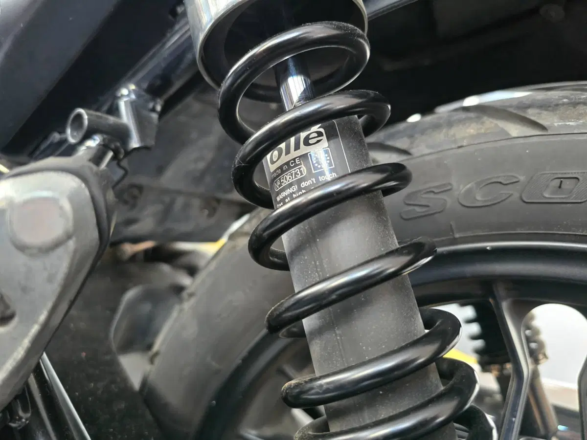 Moto Guzzi V7 II Stone (2015 - 17) (10)