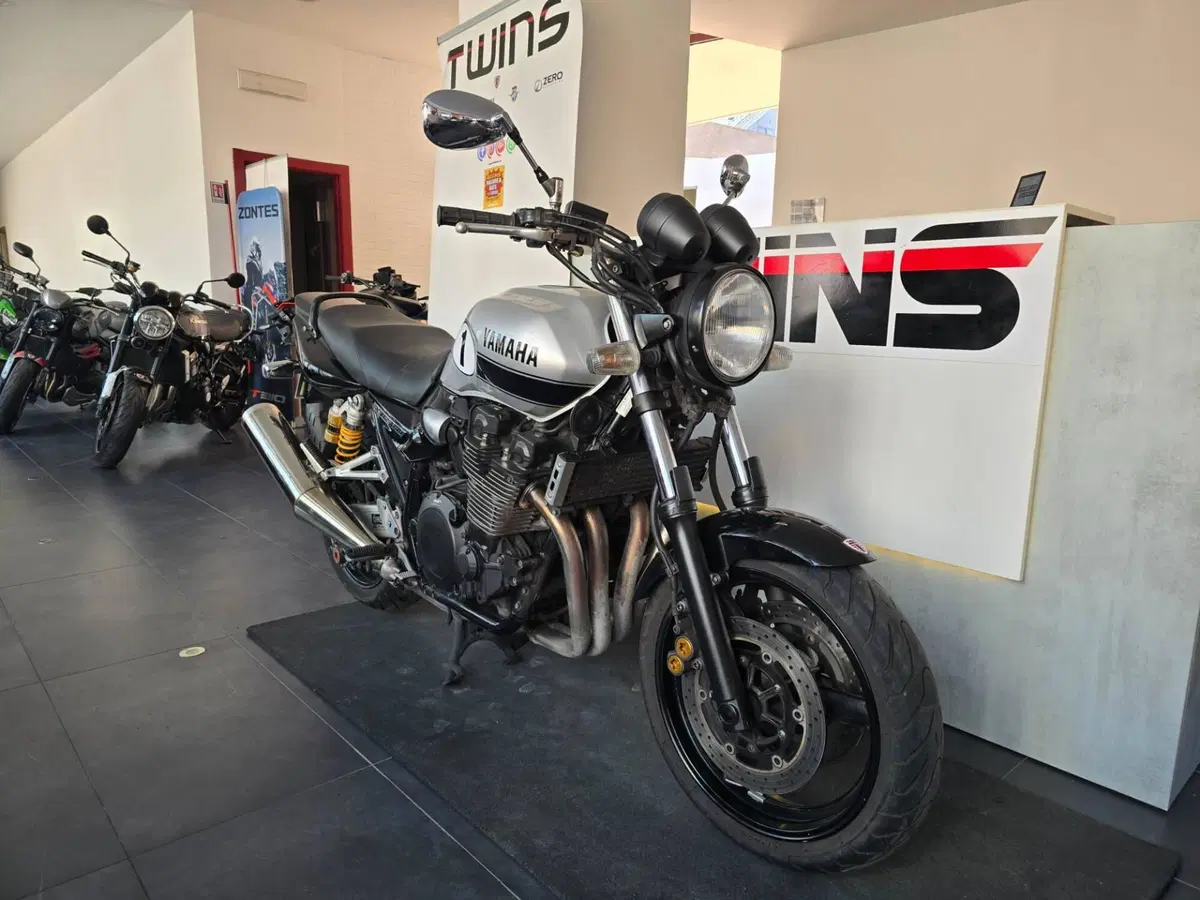 Yamaha XJR 1300 (2015 - 17) (2)
