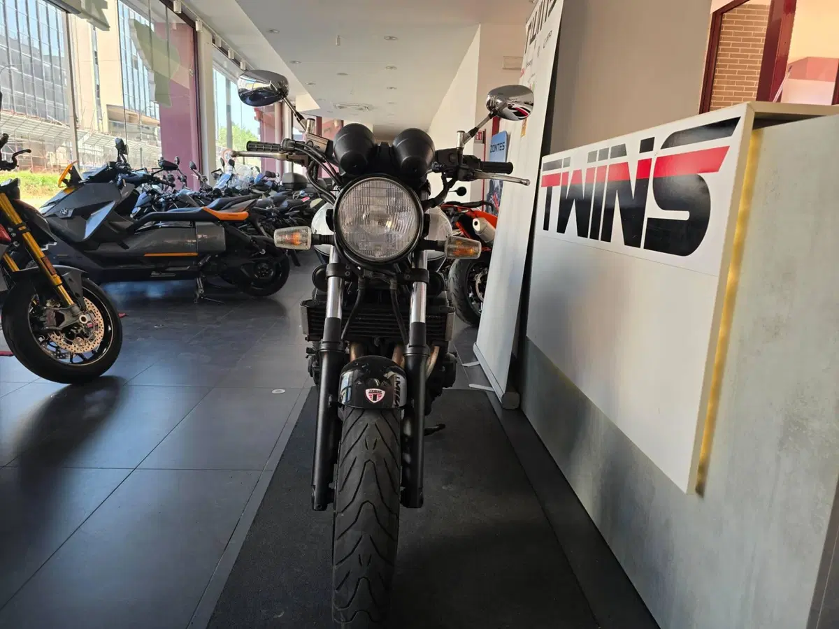 Yamaha XJR 1300 (2015 - 17) (3)