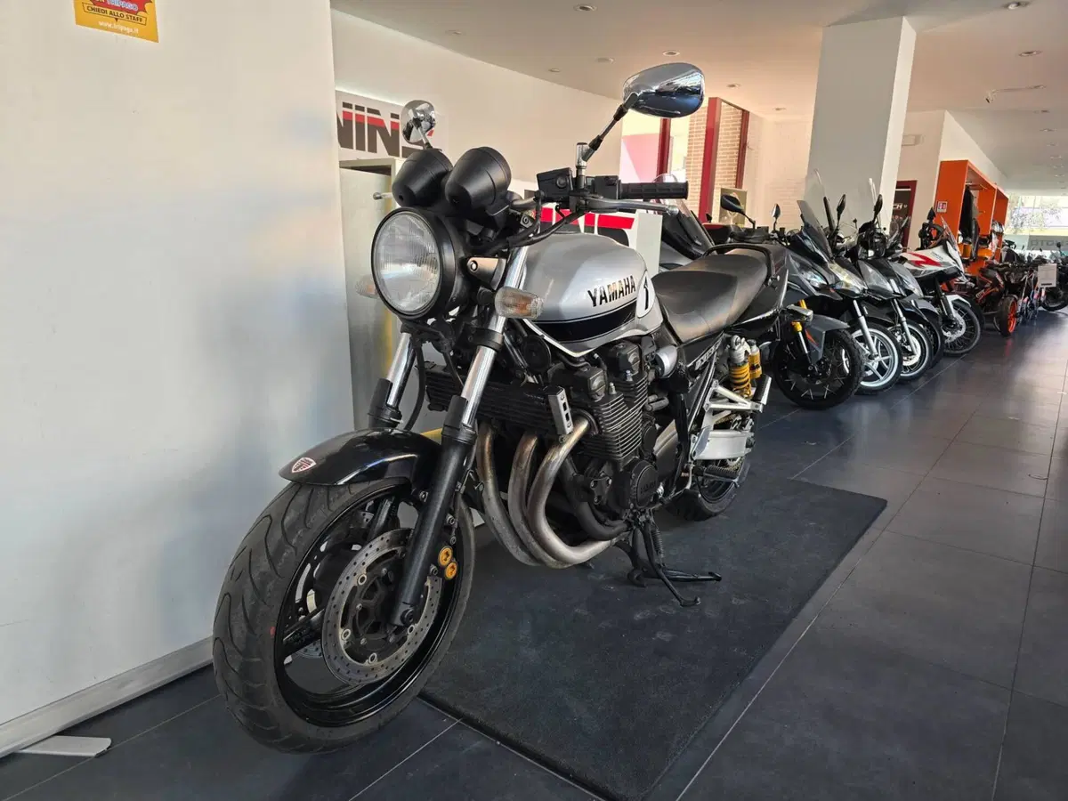 Yamaha XJR 1300 (2015 - 17) (4)