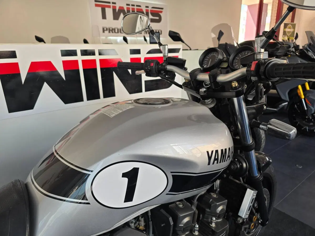 Yamaha XJR 1300 (2015 - 17) (11)