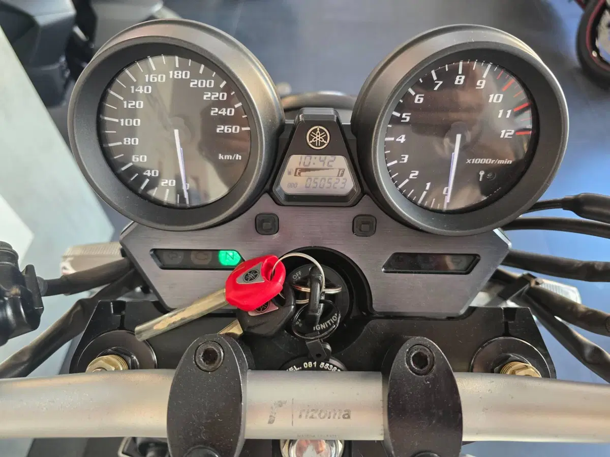 Yamaha XJR 1300 (2015 - 17) (12)