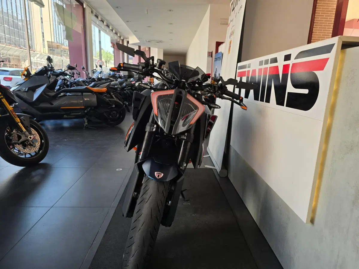 KTM 1290 Super Duke R (2022 - 23) (3)