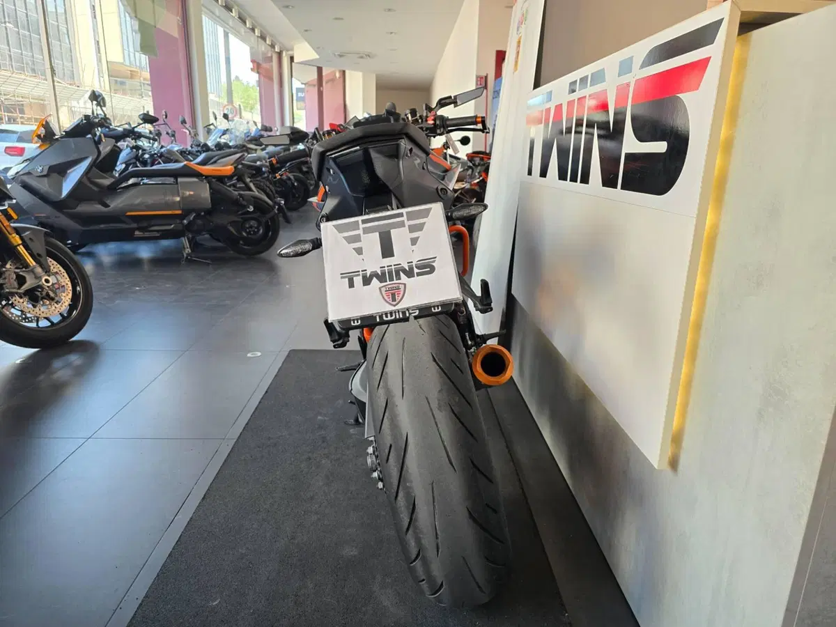 KTM 1290 Super Duke R (2022 - 23) (7)