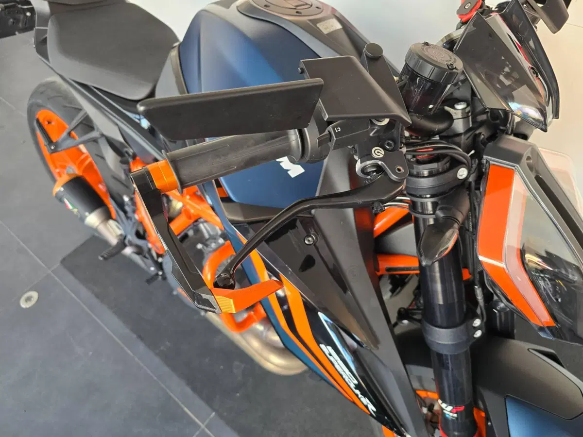 KTM 1290 Super Duke R (2022 - 23) (10)